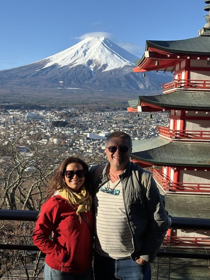 Grupo no pagode com Monte Fuji